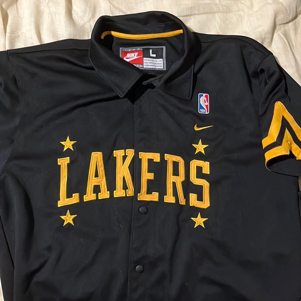 Vintage LA lakers warm up men’s large